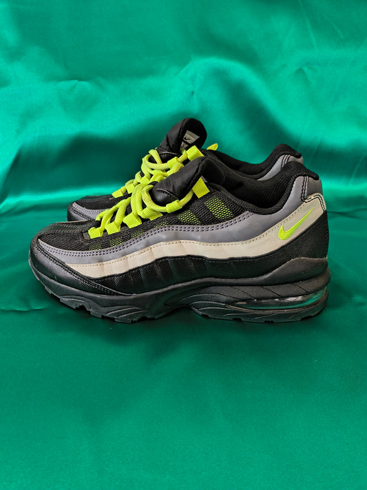 Air Max 95 "Black Volt" size 6.5Y GS