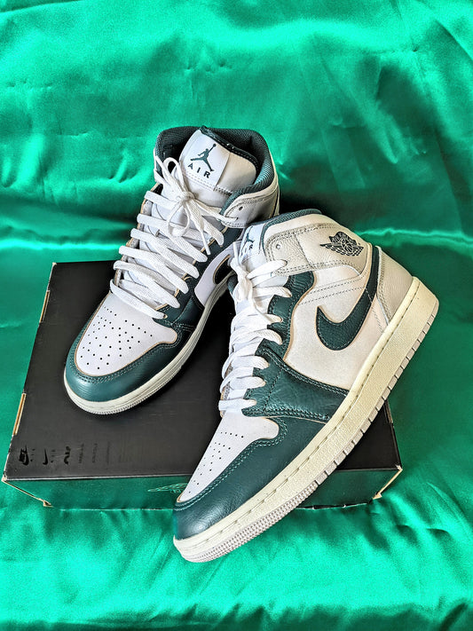 Air Jordan 1 Mid "Oxidized Green" Size 9.5