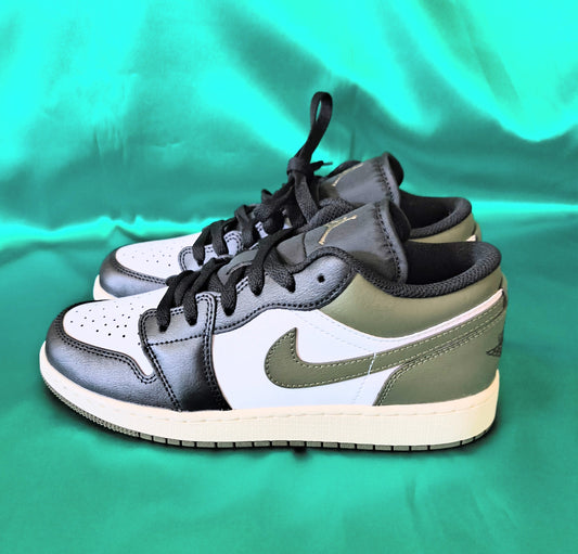 Air Jordan 1 "Black Toe Med Olive" Size 6Y (GS)