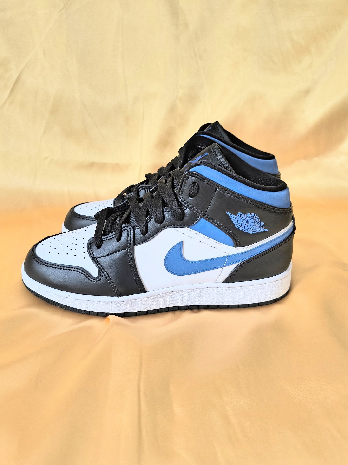 Air Jordan 1 Mid "Racer Blue" Size 6.5Y