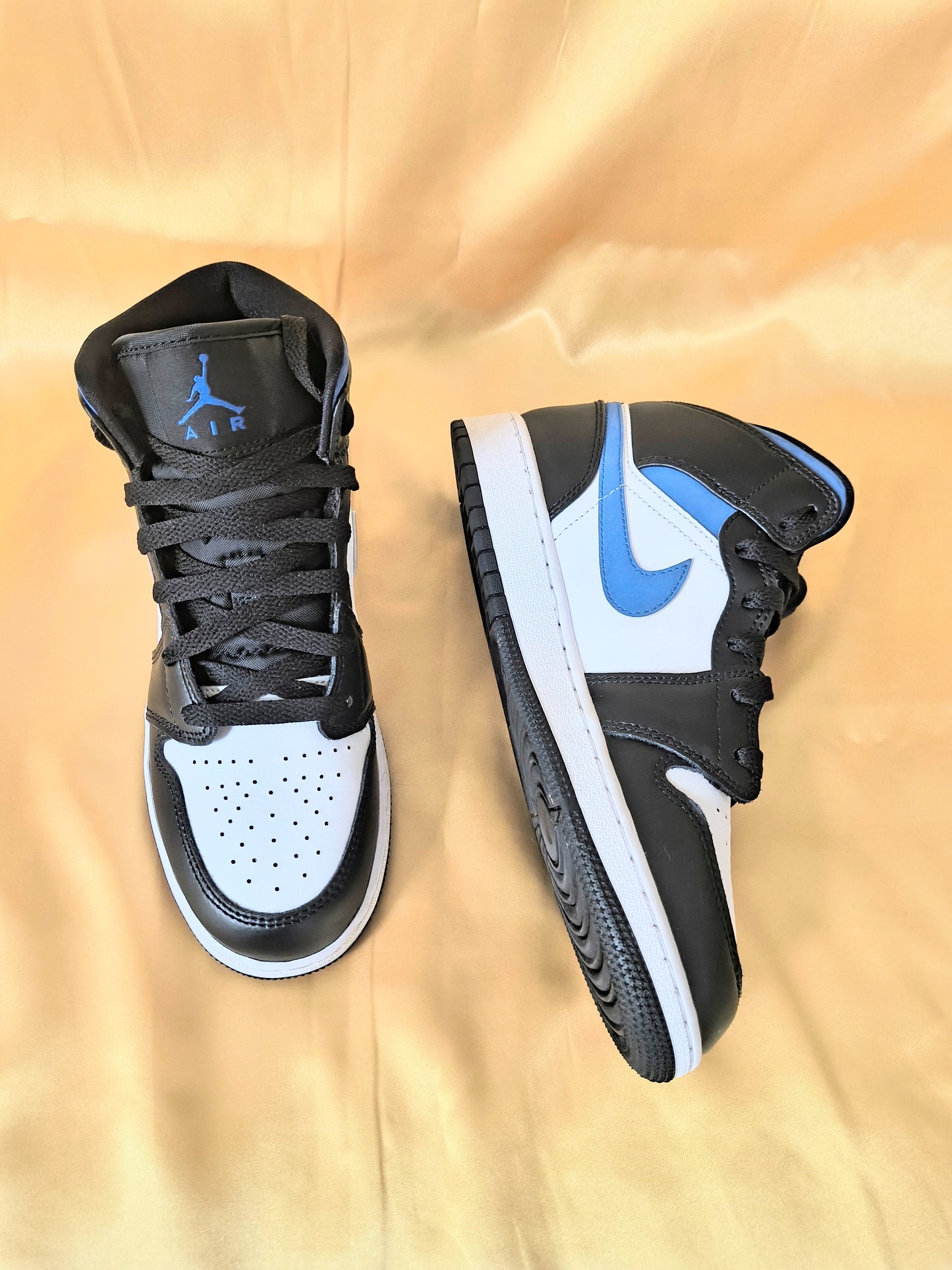 Air Jordan 1 Mid "Racer Blue" Size 6.5Y