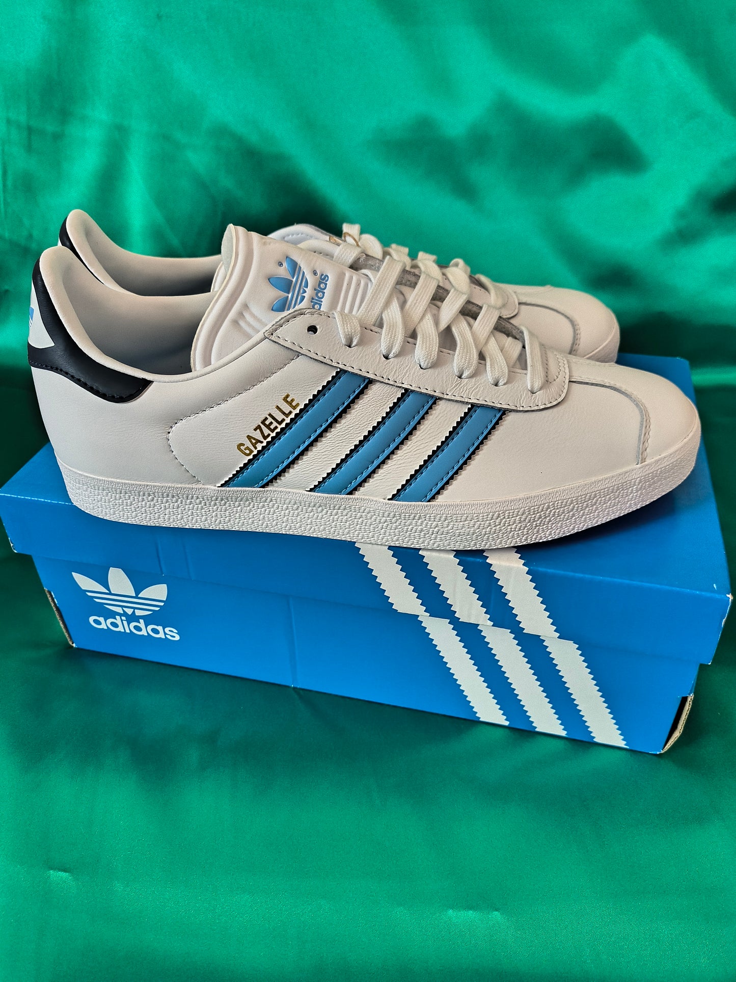 Adidas Gazelle " White Blue Burst" size 8.5