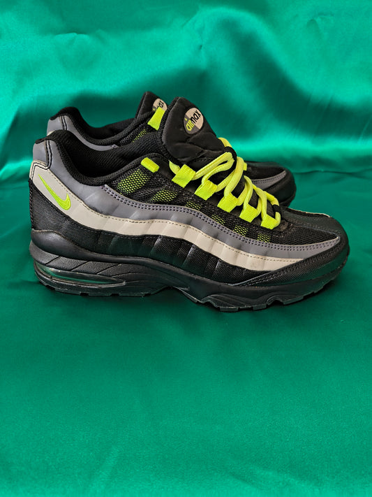 Air Max 95 "Black Volt" size 6.5Y GS