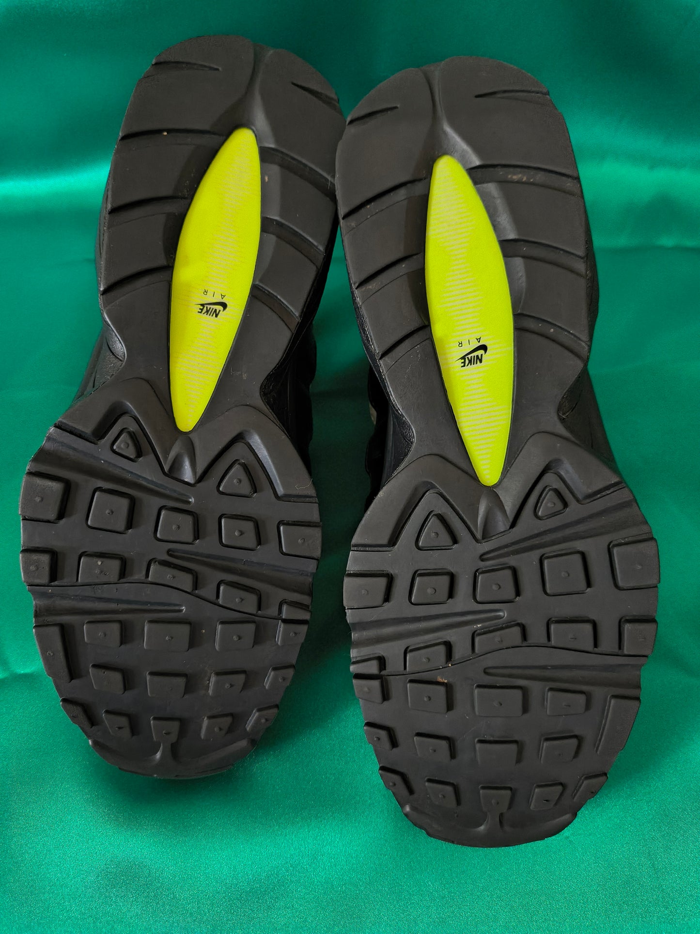 Air Max 95 "Black Volt" size 6.5Y GS