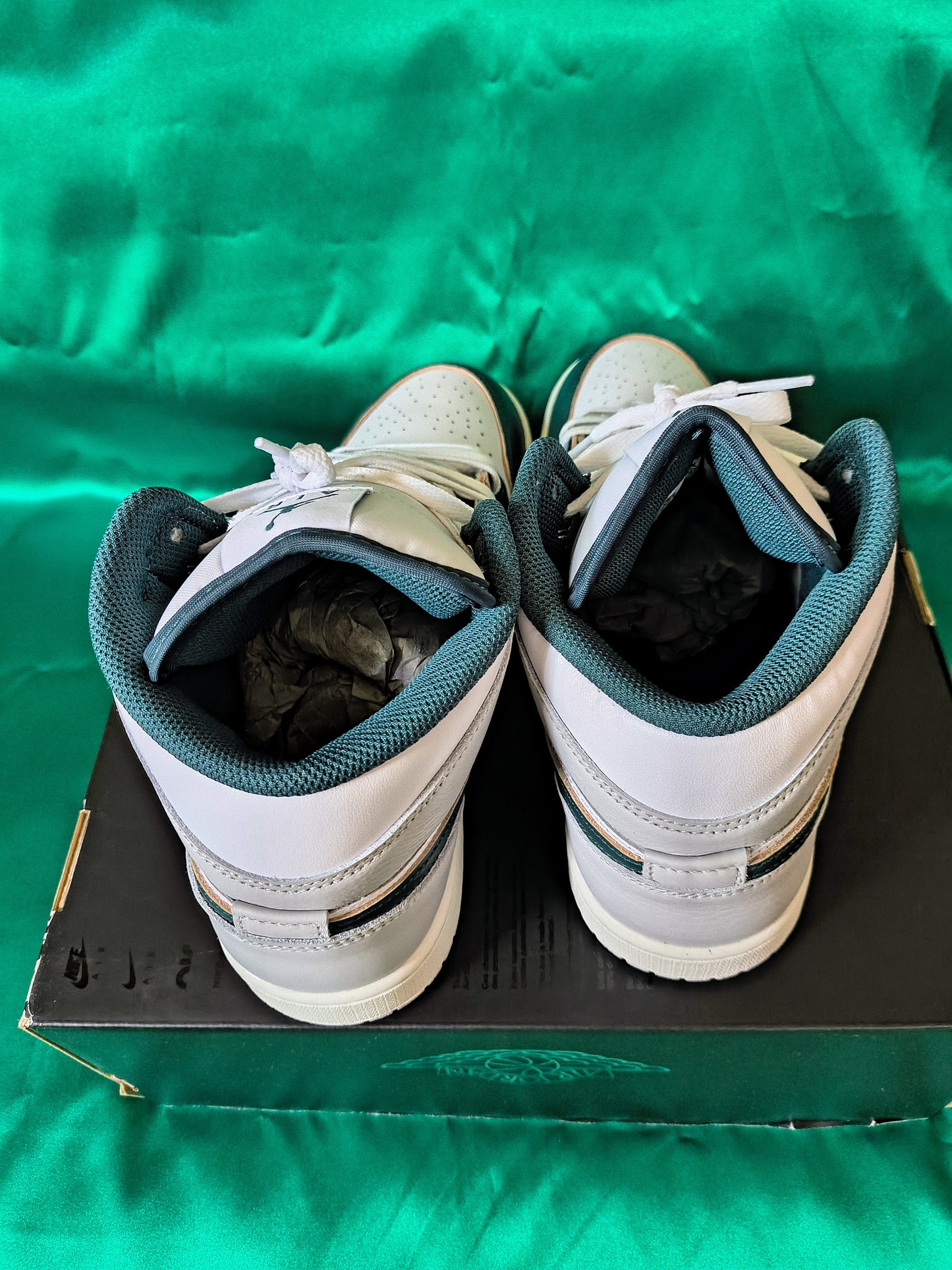 Air Jordan 1 Mid "Oxidized Green" Size 9.5