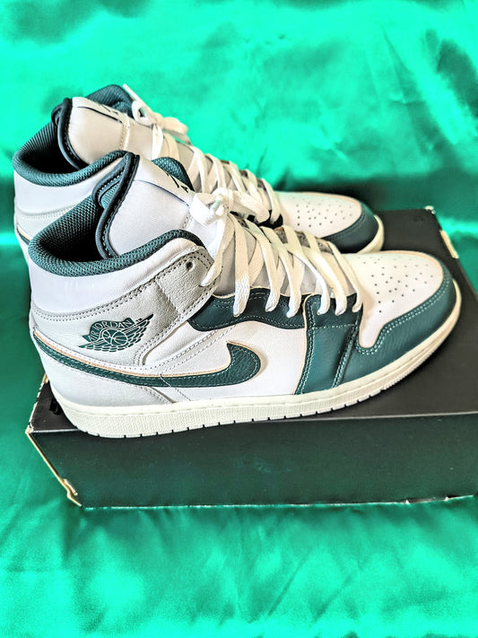 Air Jordan 1 Mid "Oxidized Green" Size 9.5