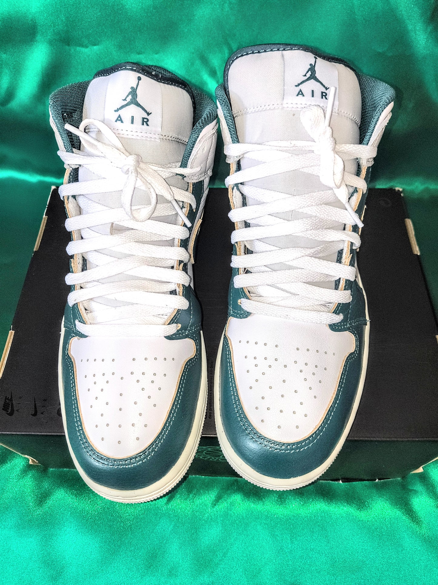 Air Jordan 1 Mid "Oxidized Green" Size 9.5