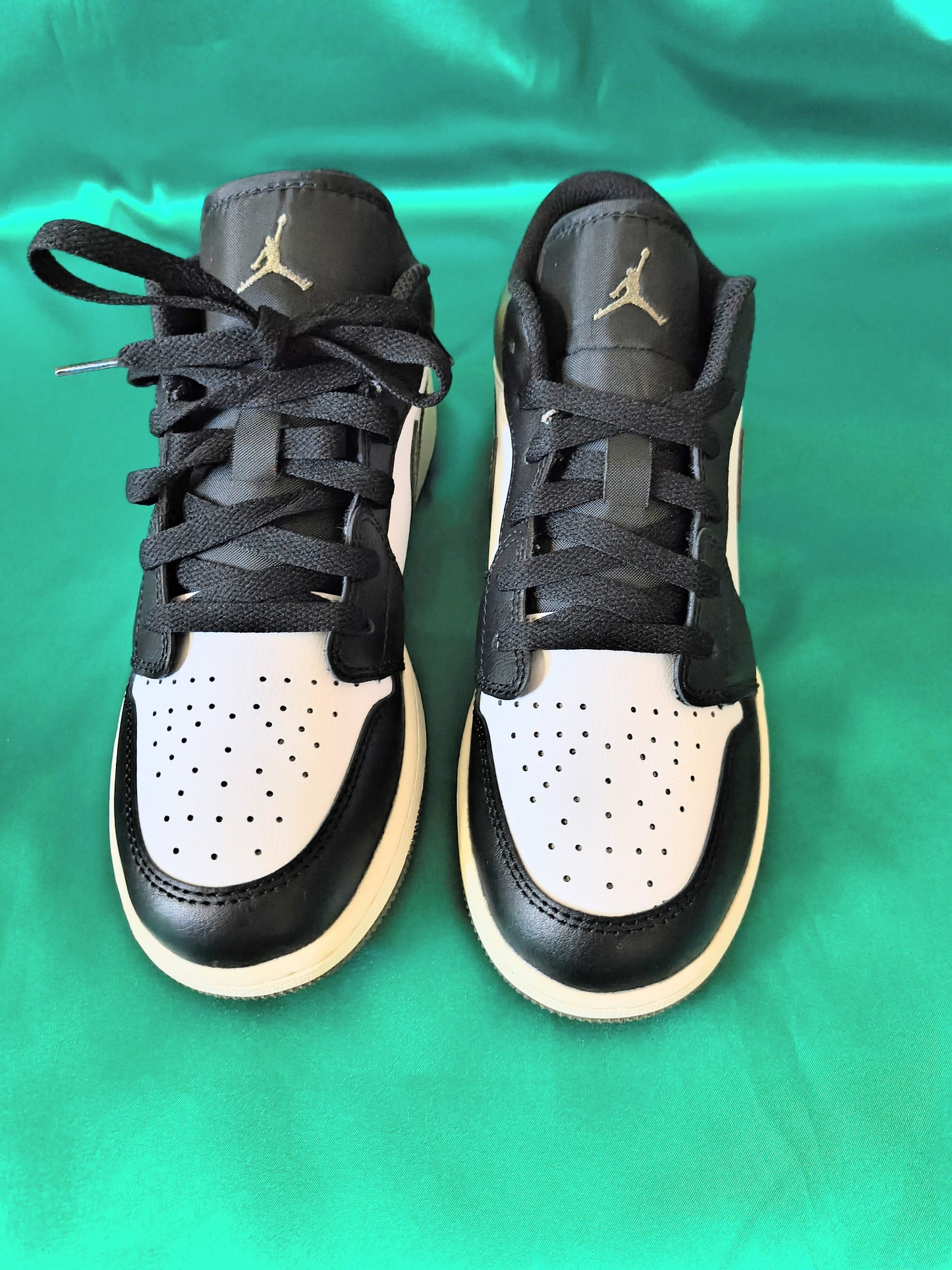 Air Jordan 1 "Black Toe Med Olive" Size 6Y (GS)